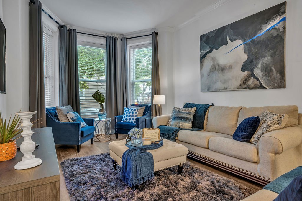 2-story condo / 3-Minute walk to Wrigley Field