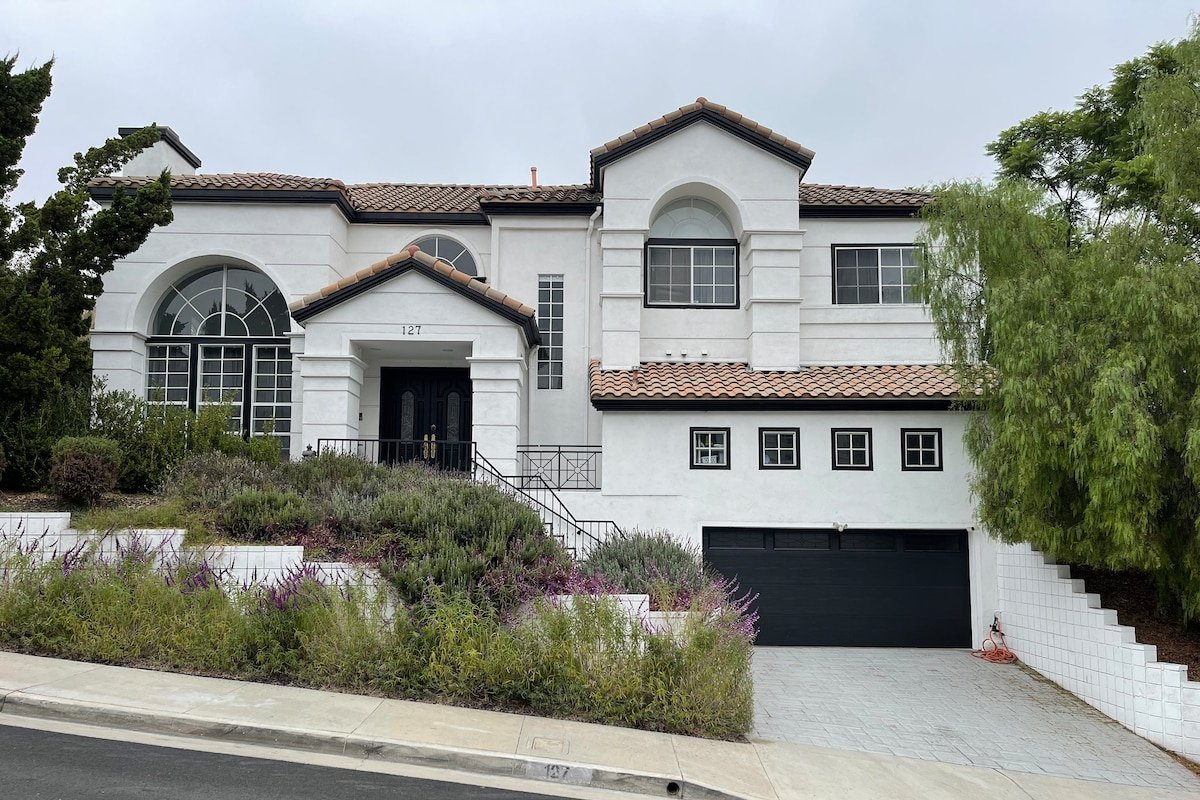 Large 6-bedroom house w/jacuzzi gallery image 3