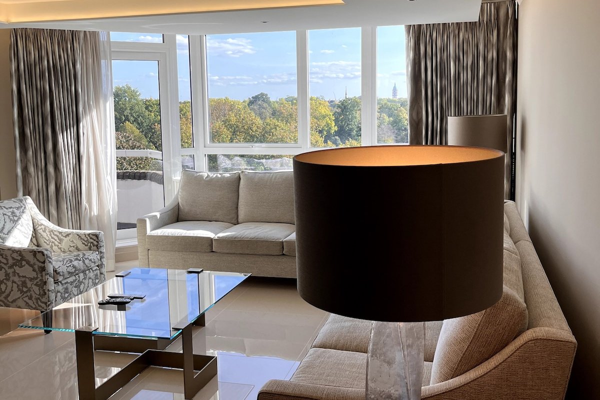 Stunning Hyde Park Panorama Luxury 4-Bedroom Oasis gallery image 2