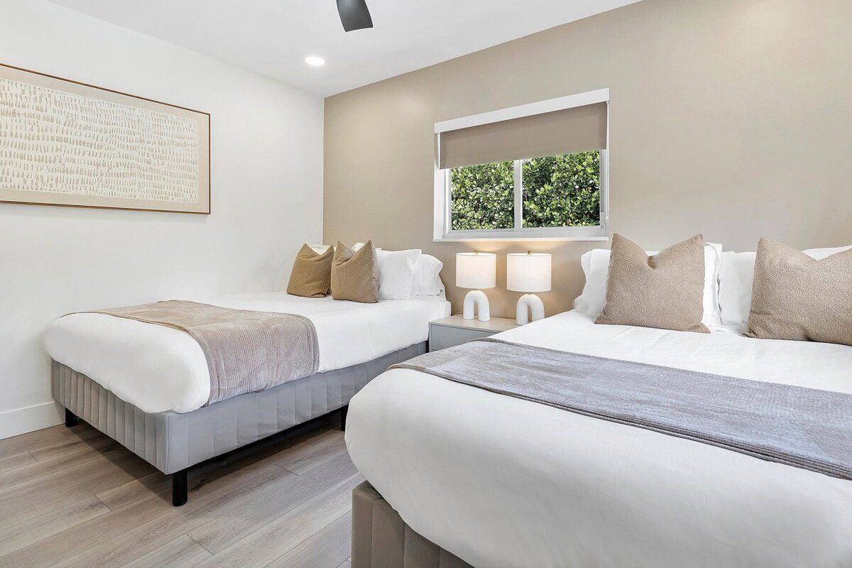 Amazing private retreat w/lake+htd pool+firetable gallery image 2