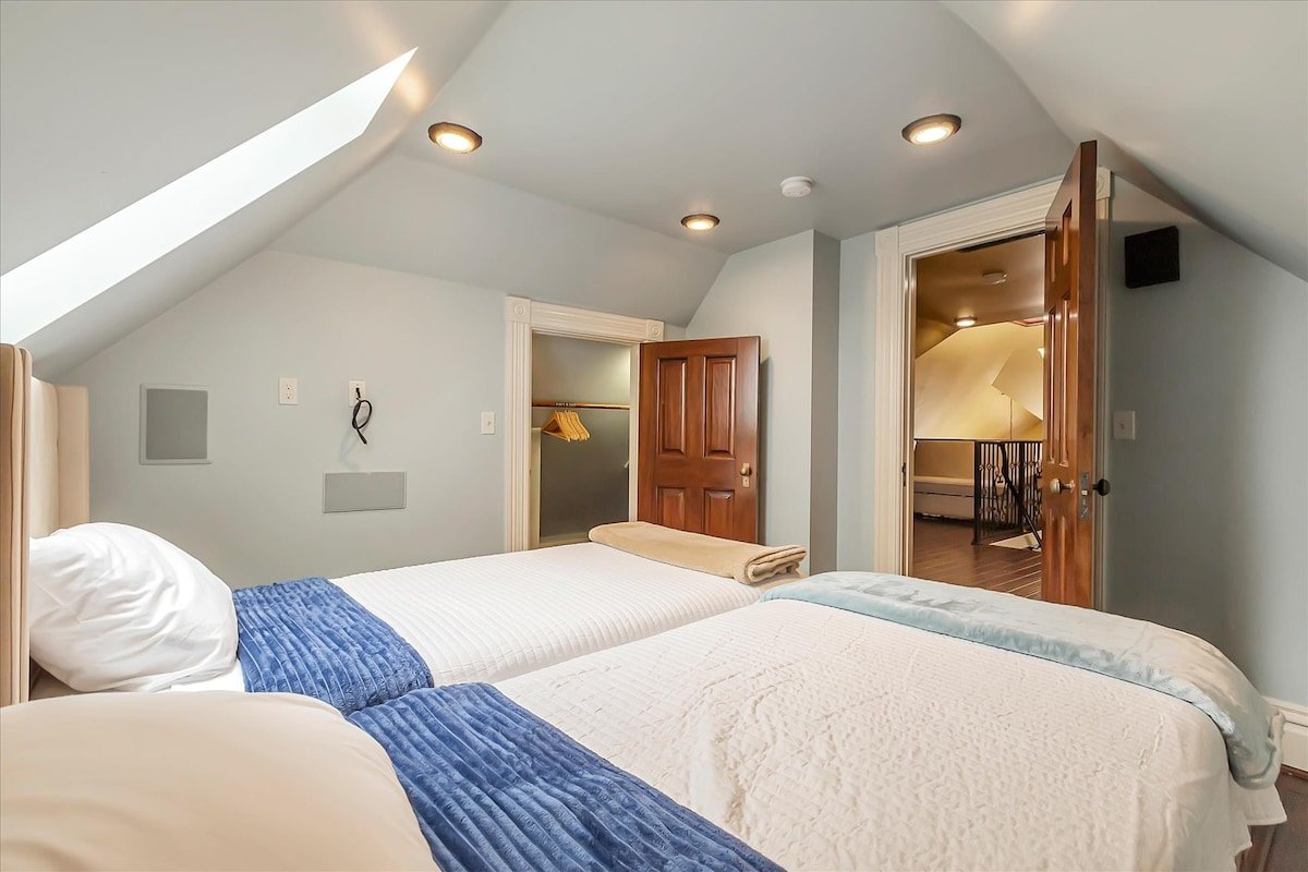 Stay In A Piece of San Jose History. gallery image 5