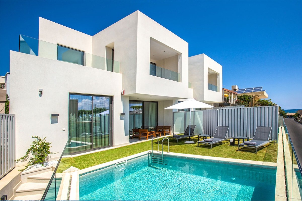 Walk to Beach (150m) & Near Chania / Private Pool gallery image 2