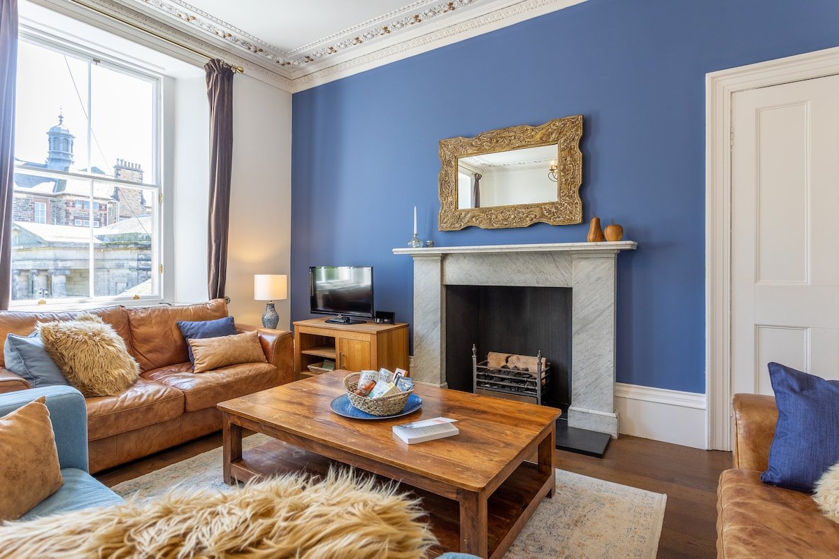Stylish & Vibrant Retreat in Leith gallery image 3