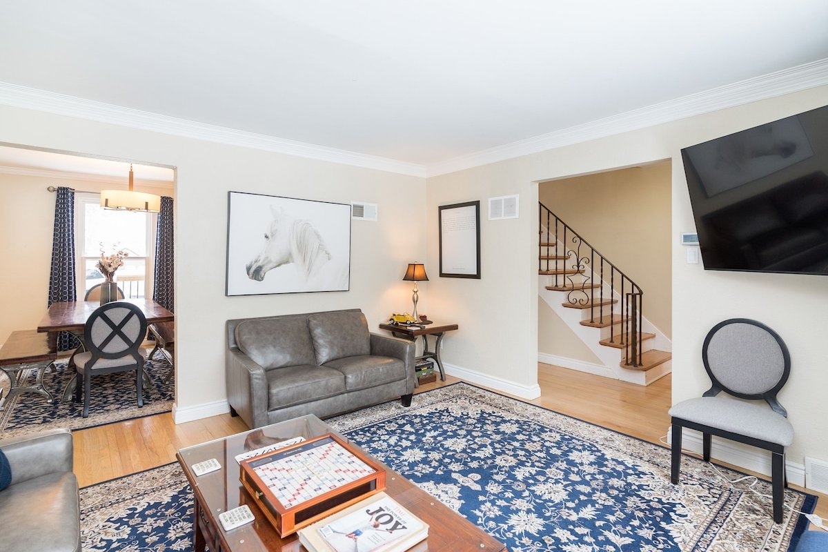 Academy/Wellington, 5 beds, 4 Big TV’s, park gallery image 4