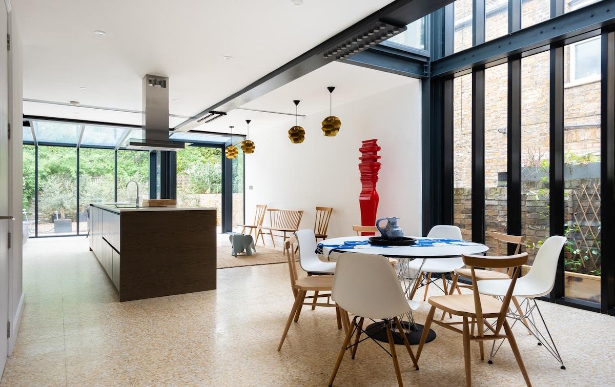 Spectacular House 4 Bed 3.5 Bath near Portobello gallery image 2