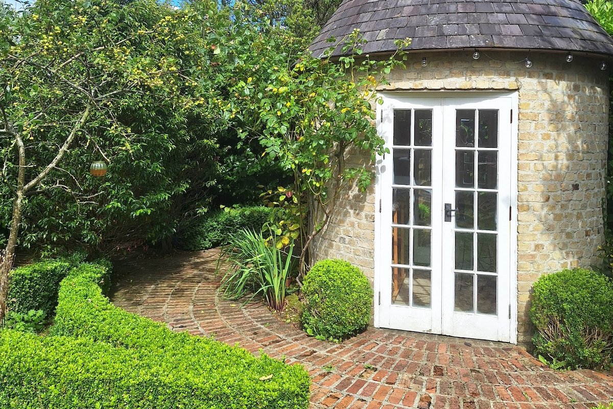 Spacious Family Home Close to City Centre gallery image 3