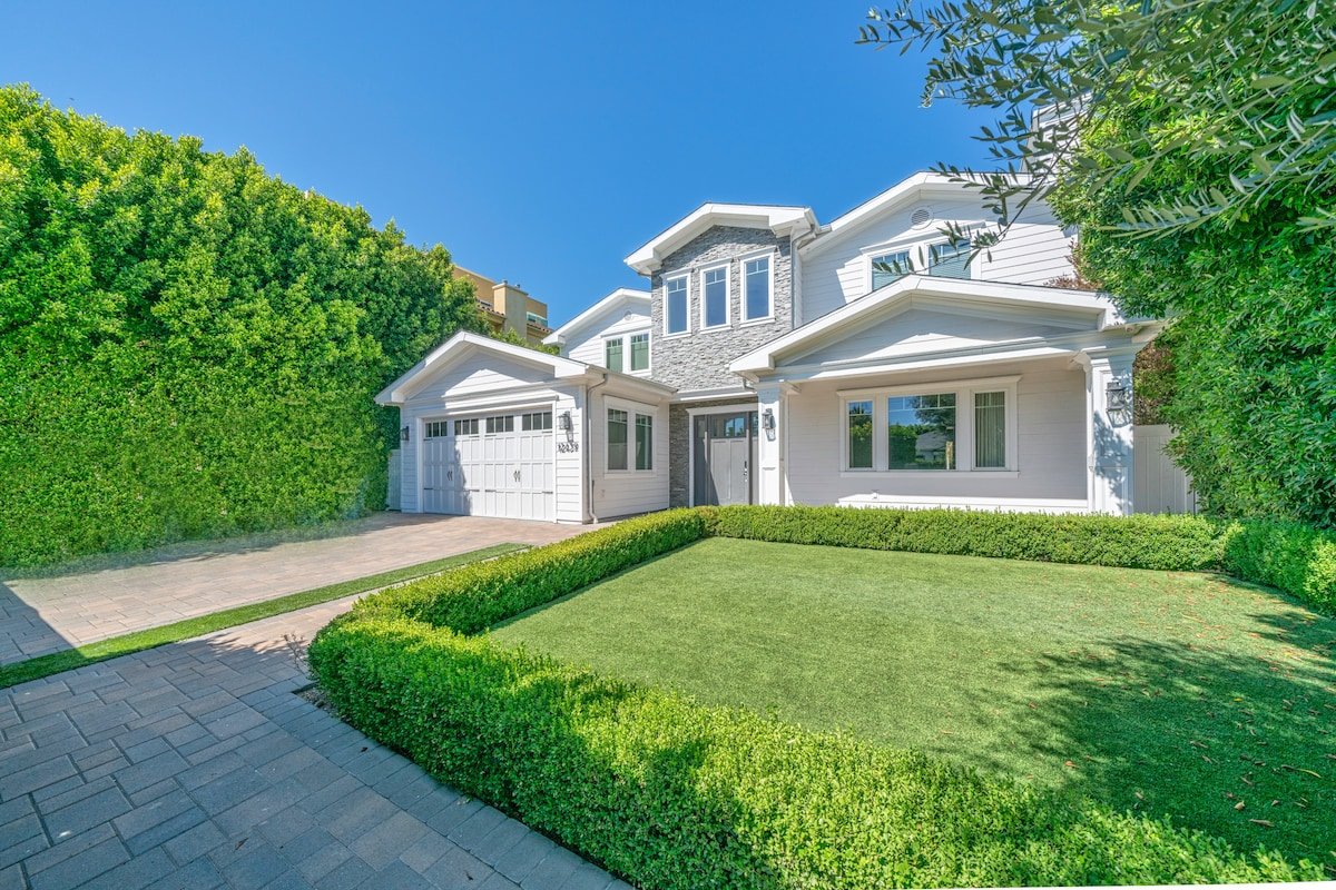 Crystal Outstanding House w Heated Pool & Jacuzzi gallery image 3