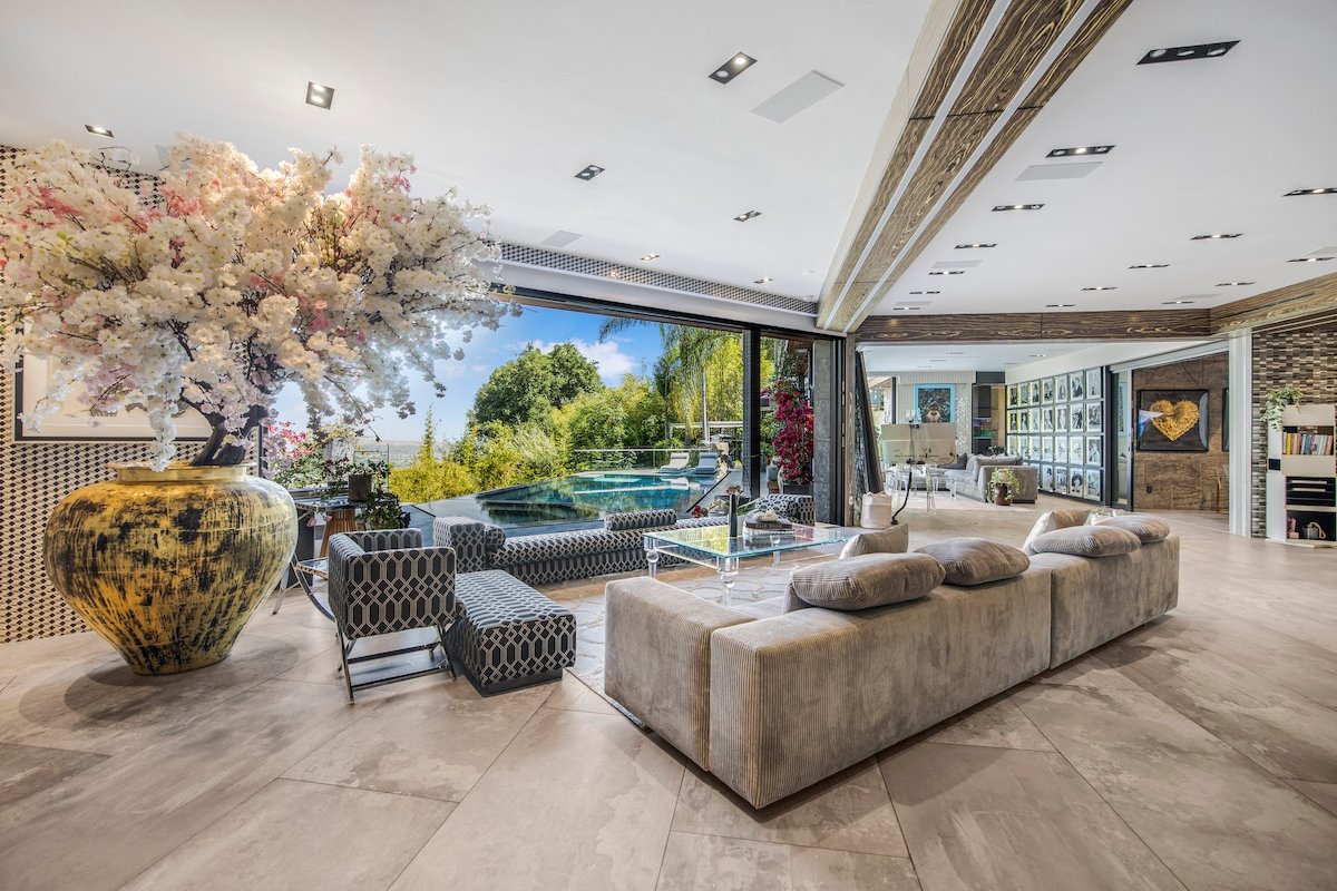 Eclectic Modern Villa w/ Sunset Views gallery image 3