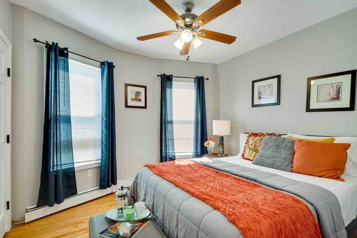 Unique 2 floors 8 beds 4 bath public transit gallery image 5