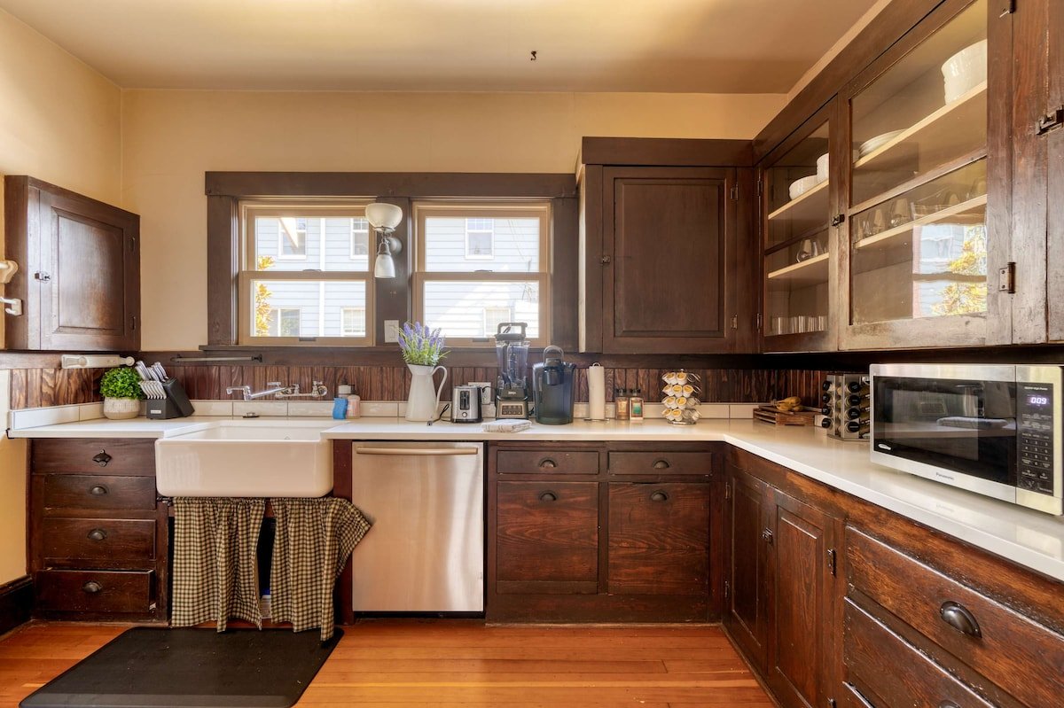 Spacious Group Retreat – 5BR – Sleeps 12 gallery image 5