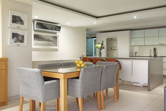 Photo 4 of Ravensteyn accommodation in Camps Bay, Cape Town with 3 bedrooms and 3 bathrooms