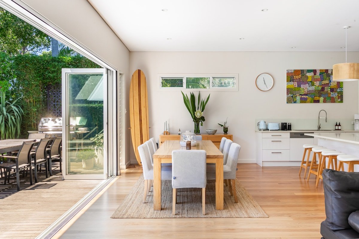 Walk to the Beach from a Warm, Family-Friendly Cottage gallery image 4