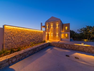 Vita Brevis – Premium Villa 1.5km from the Beach