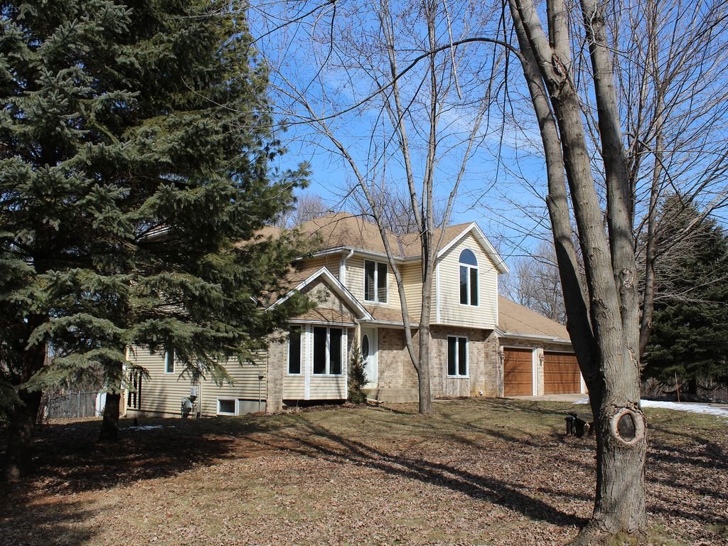 Private Wooded 5 Bedroom Home on 7 Acres