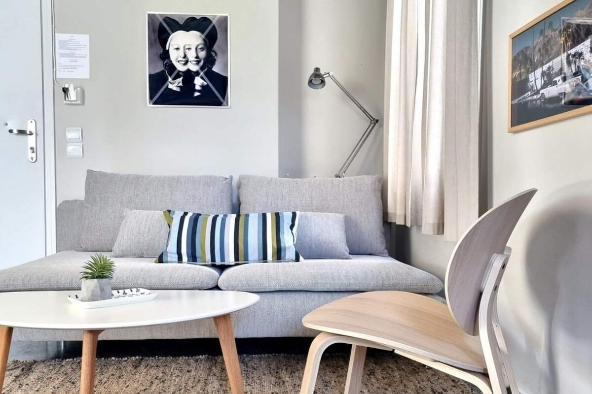 Entire 3-floor Building in the Heart of Psyrri gallery image 5