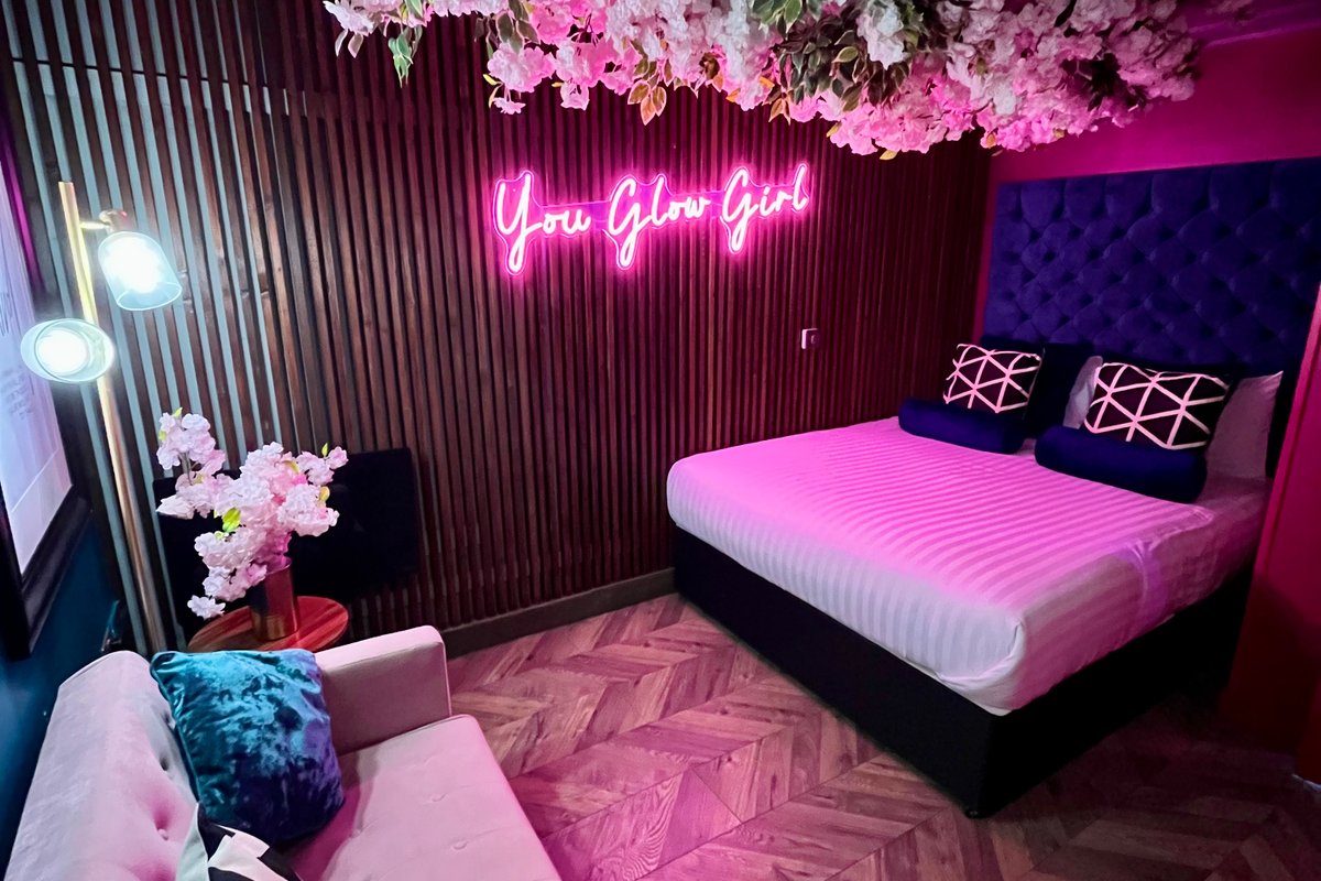 Manchester’s ONLY private party suite for 12!