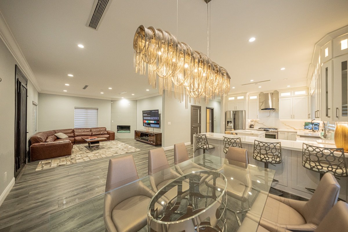 Media District Burbank Airport gallery image 2