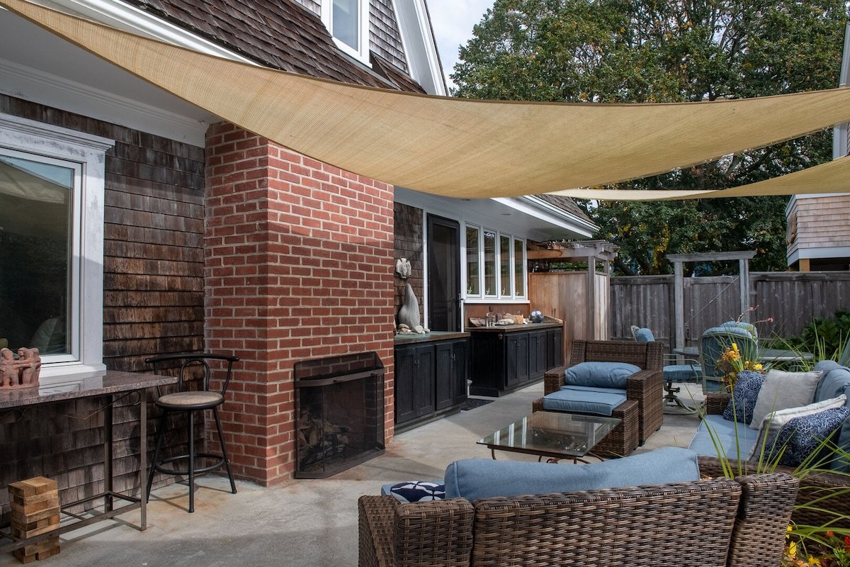 Narragansett Pier Estate with Pool gallery image 5