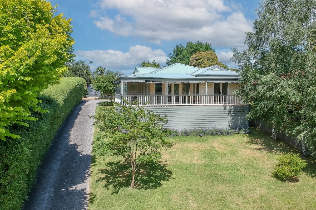 Views on Montpellier – Breathtaking Mountain Views gallery image 2