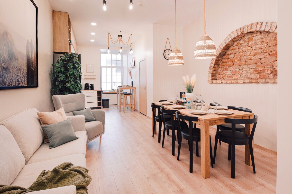 Harmony Apt/9 Guests/Self Check-In/4 BR/Old Riga gallery image 3