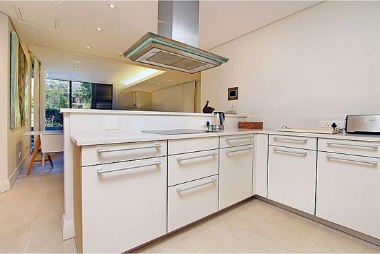 Photo 4 of Pembroke 009 accommodation in V&A Waterfront, Cape Town with 1 bedrooms and 1 bathrooms