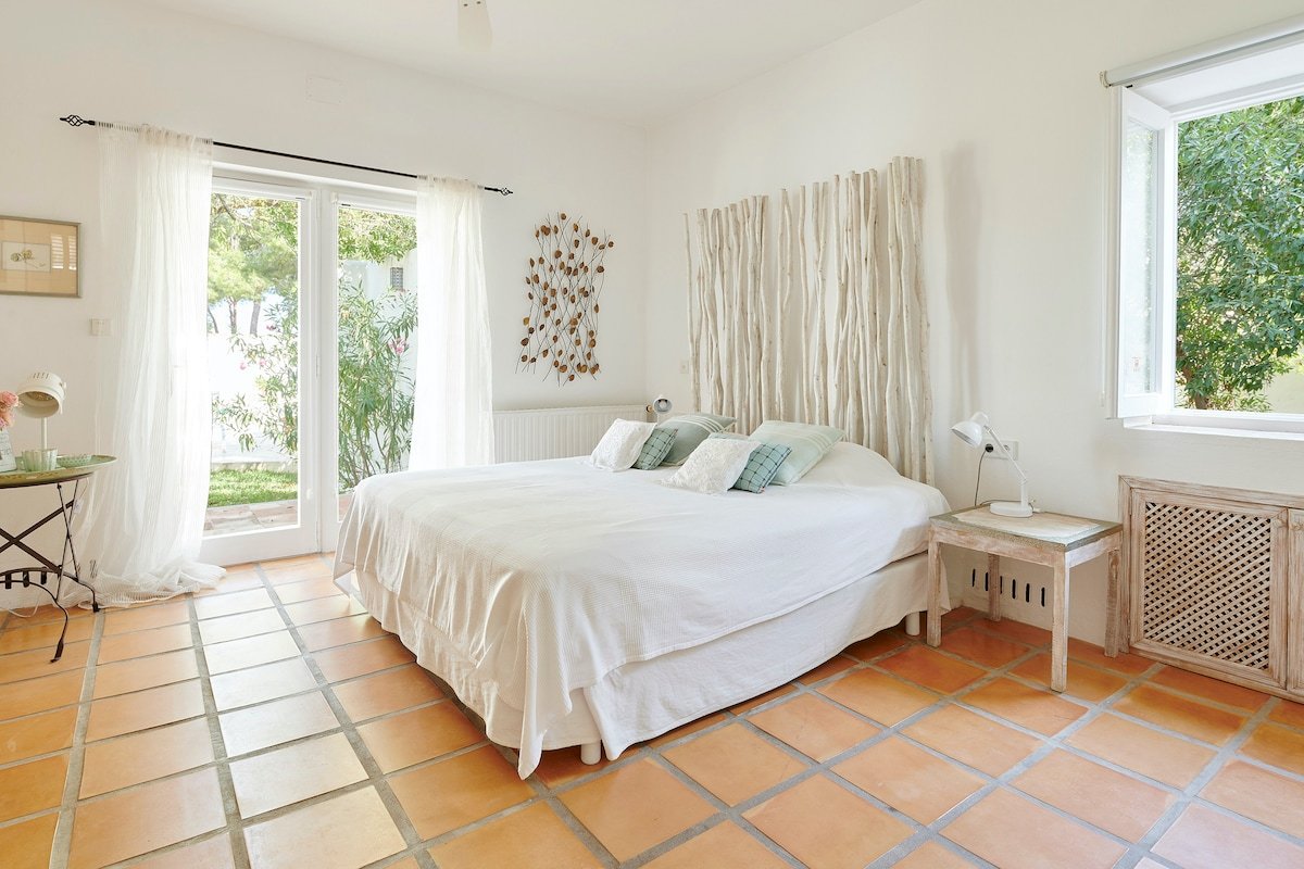 Pool- BBQ- Gym- Garden- Cala Bassa gallery image 2