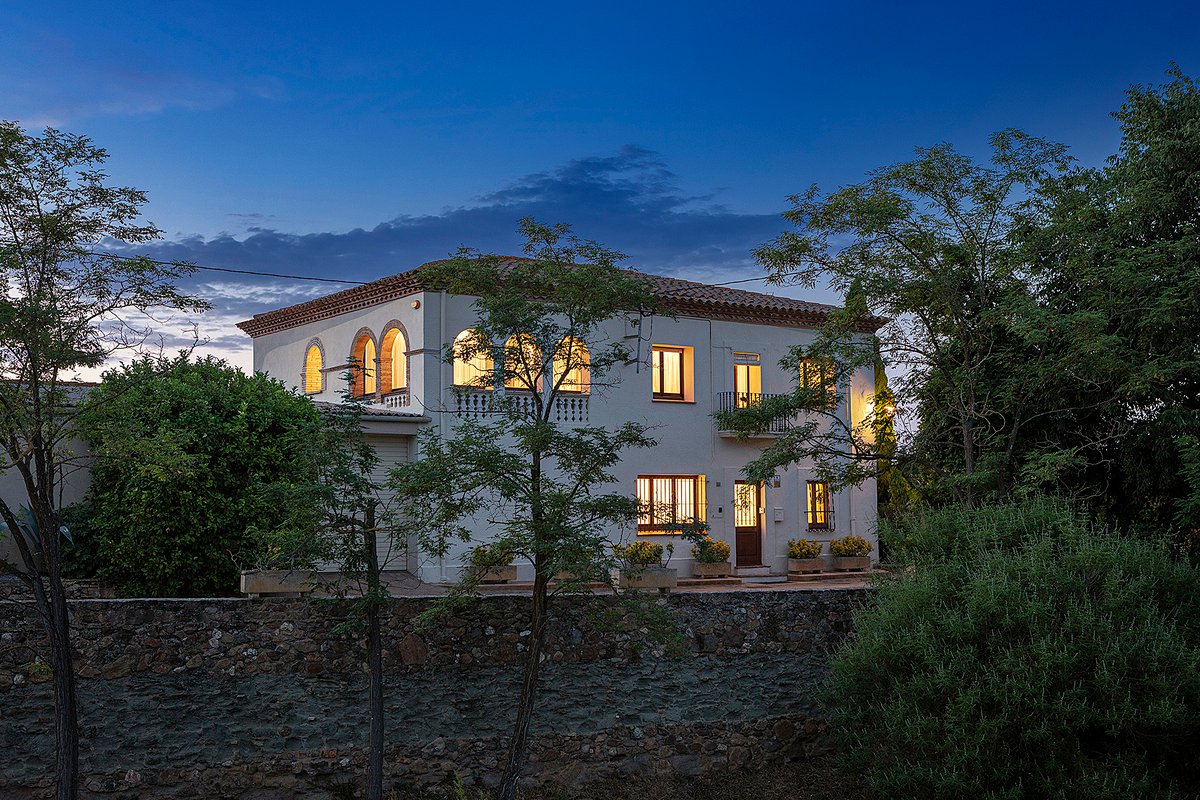 Can Cristus, casa con piscina en Monells