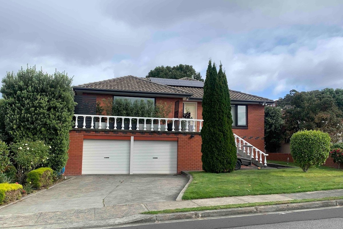 Modern light filled home gallery image 3