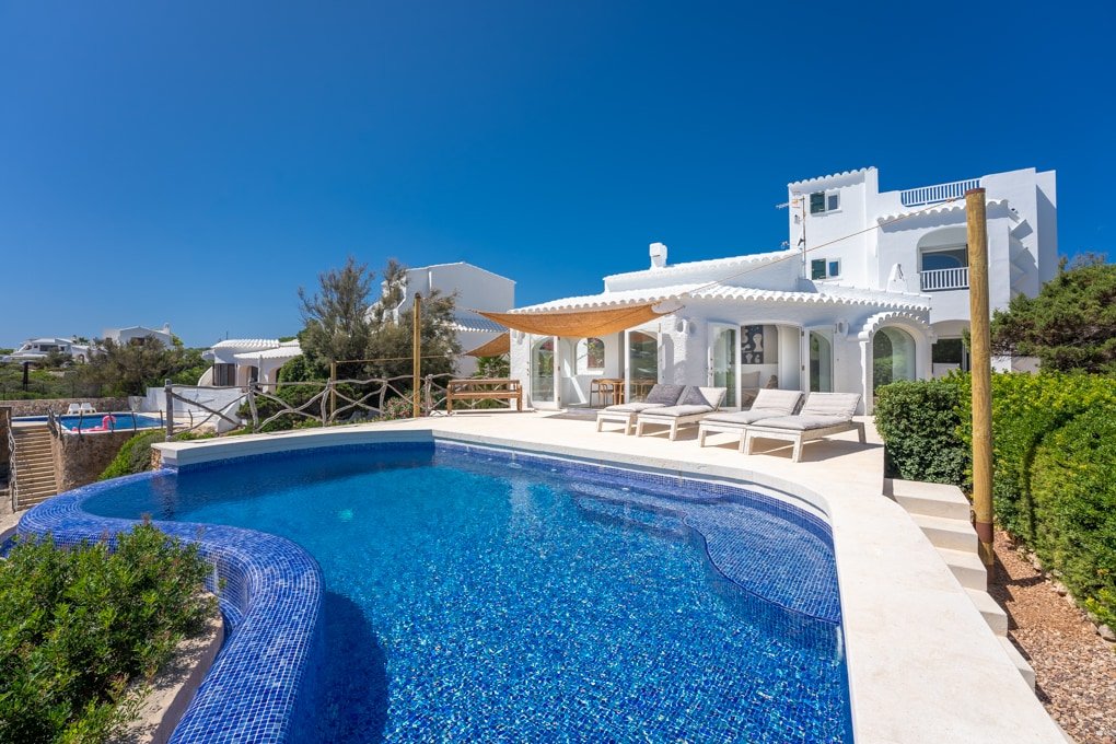 Villa sobre la playa de Cala Morell, Menorca gallery image 3