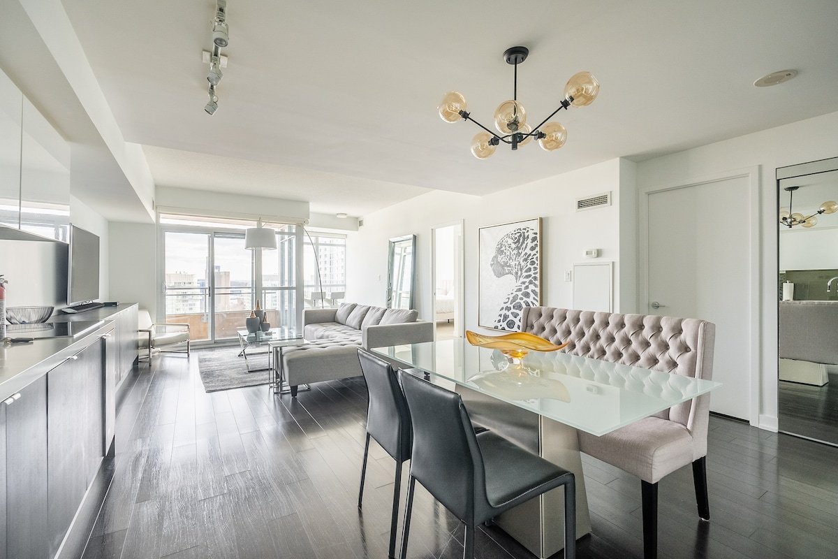 Stunning 2BD/2BTH~Rogers CTR/CN Tower/Parking gallery image 2