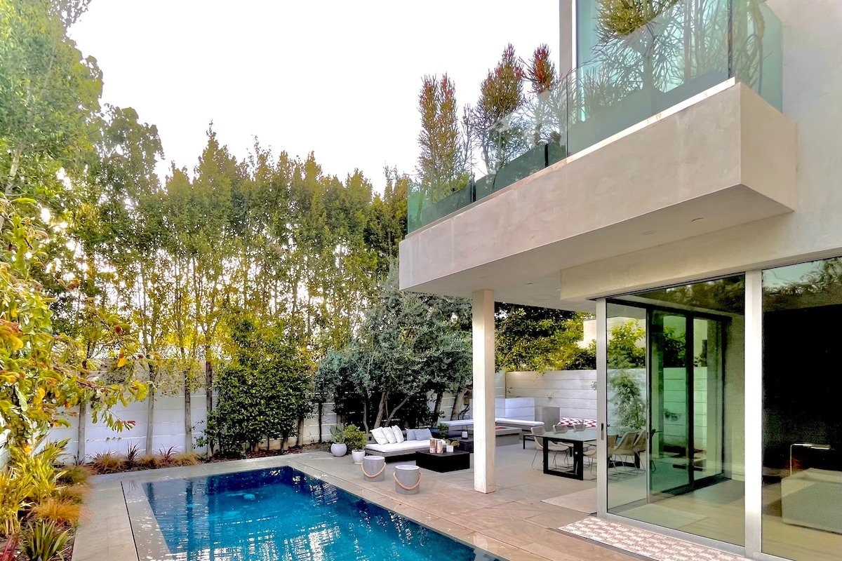 Stunning Home – Pool & Hot Tub – Fire Pit