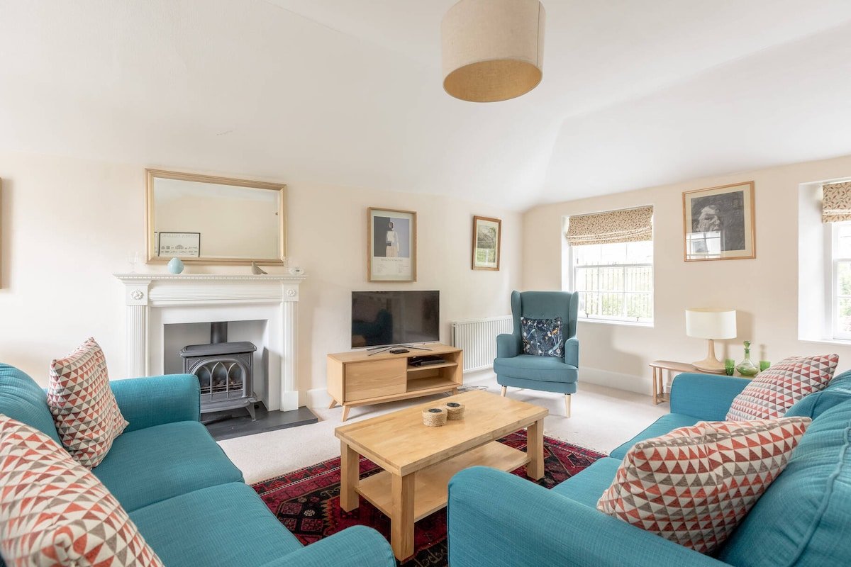 Beautiful mews house in central Edinburgh gallery image 2