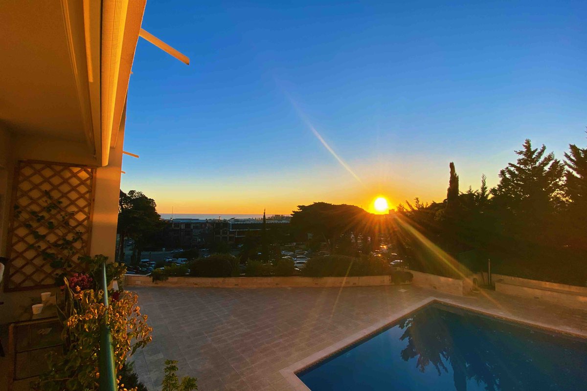 Ambassadors Flat w/ SEA VIEW Pool & Parking