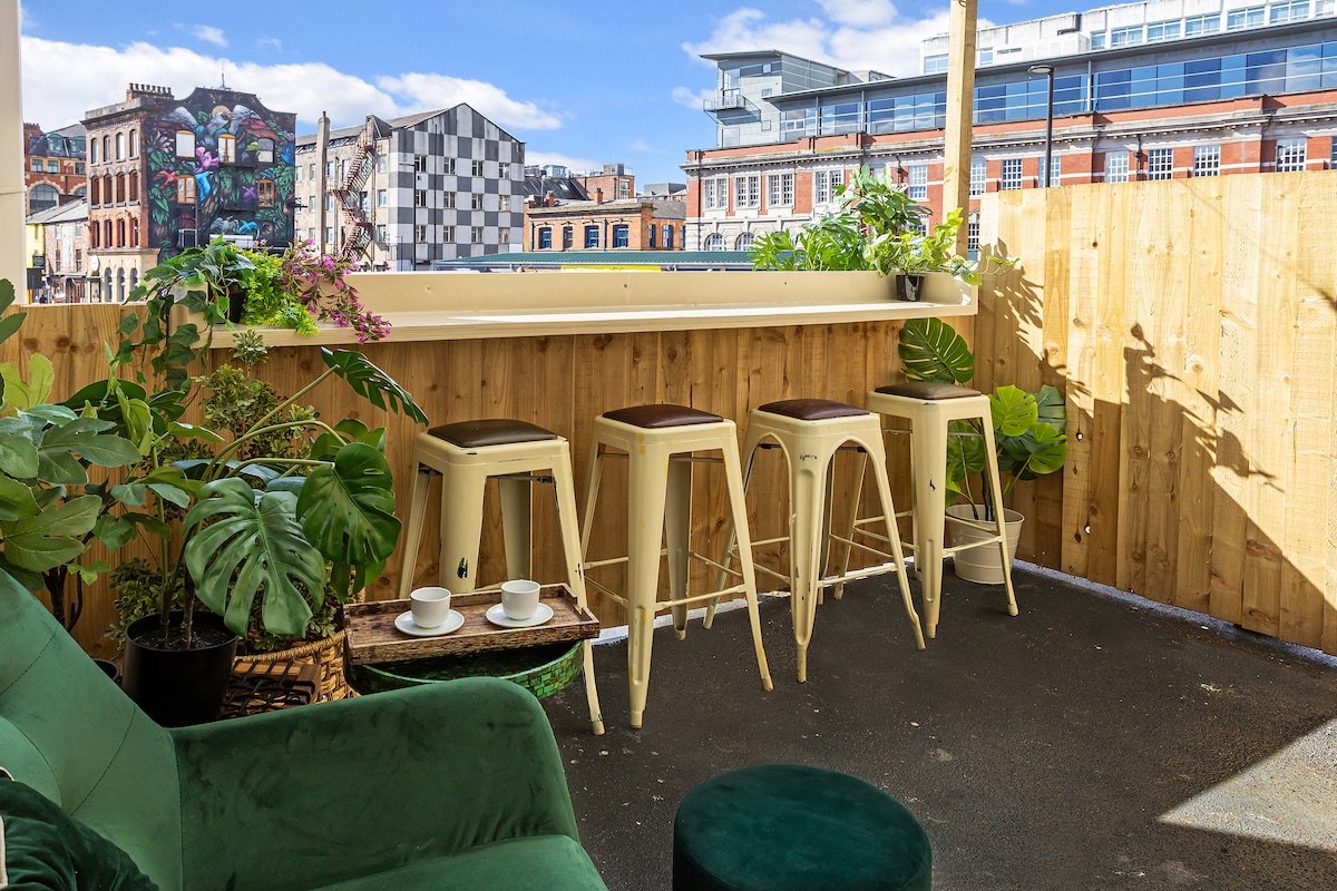 Iconic Townhouse. Fashionable Northern Quarter gallery image 2