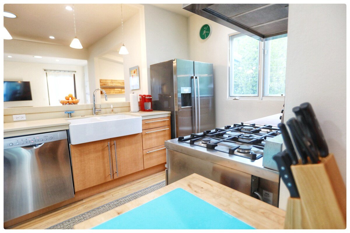 Modern House with Pool (steps to Beverly Hills) gallery image 5