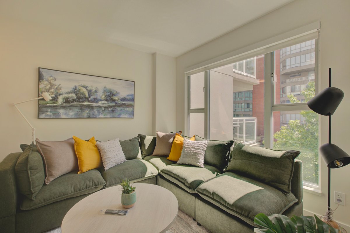 Modern 2-Bed, 2-Bath Urban Oasis