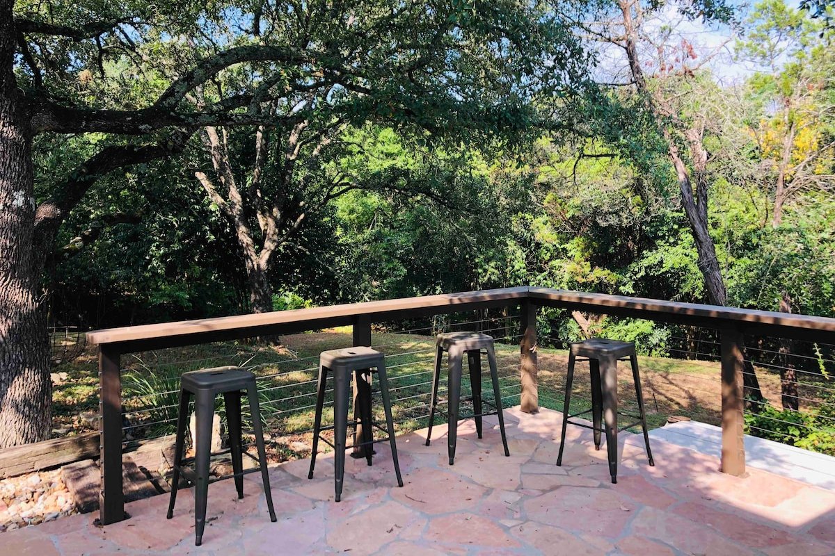 Multiple Family/Friends Setup on 2 woodsy acres! gallery image 4