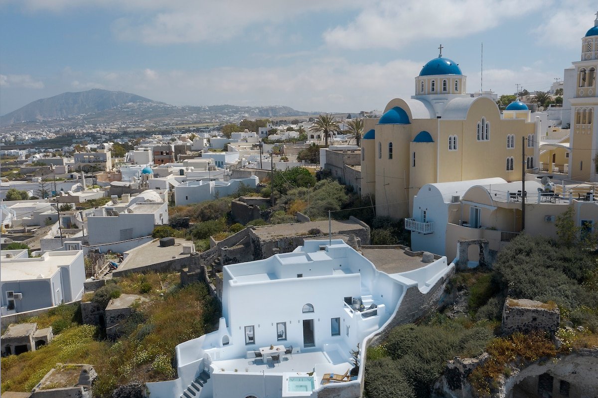 3 bed villa, @ Fira center Sea view,outdoor hottub gallery image 4