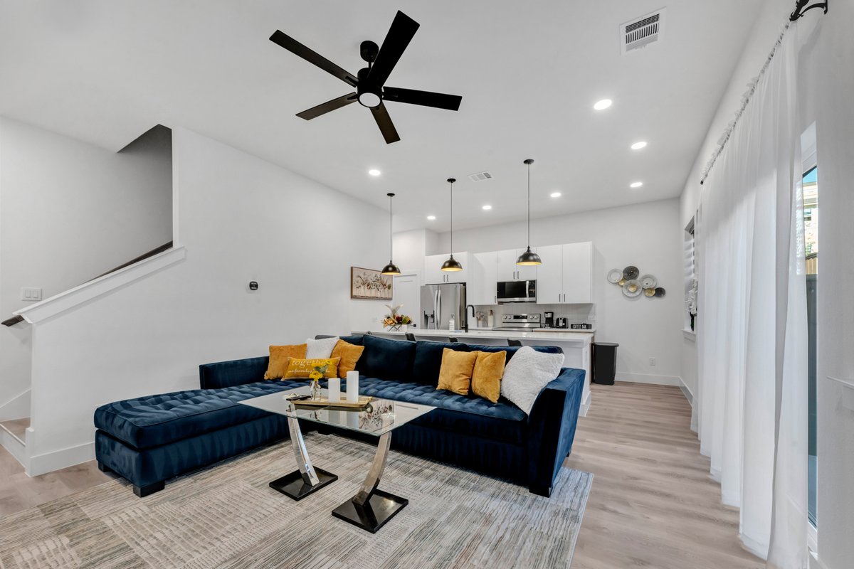 Modern/Cozy 9BR Gem! Pet Friendly l Sleeps 18!