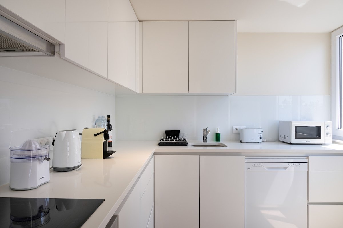 Poveiros Balcony- 2BR Downtown apartment w/AC gallery image 5