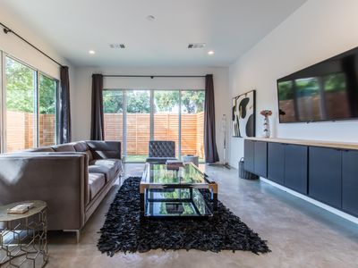 ☞Sleeps 16👈🏻Smart TVs in all Rooms | Keyless Entry