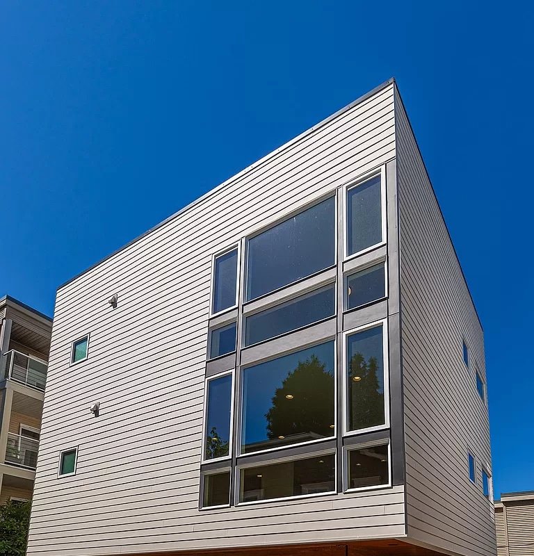 Sunny Modern Masterpiece with EV Charging and A/C gallery image 5