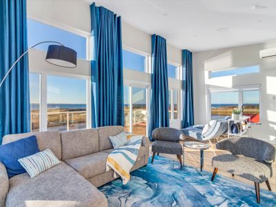 Luxurious Waterfront Beach House in Parlee Beach