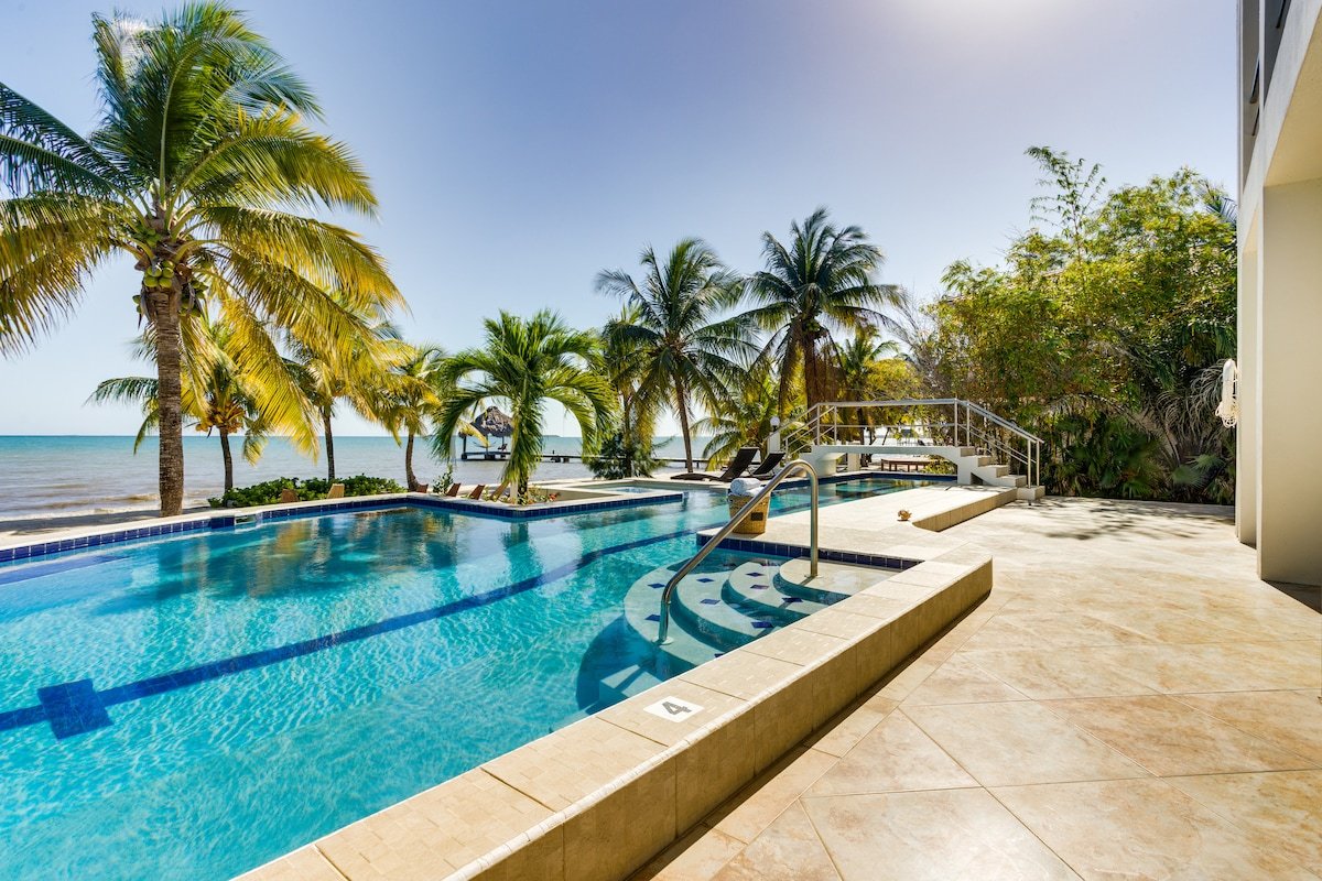 Breathtaking Beach Villa gallery image 2