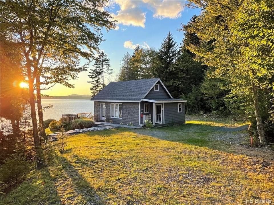 Charlotte’s Utopia Lakefront Cottage gallery image 3