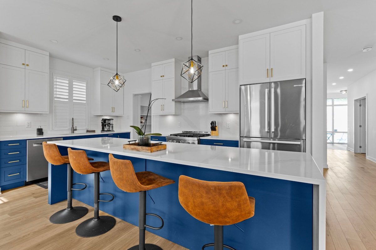 Upscale 4 Bedroom Family House | Parking | W&D gallery image 5