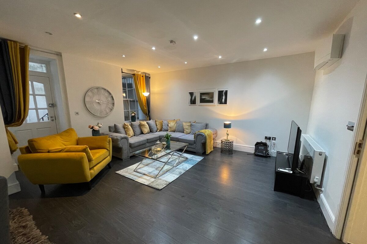 Modern 3bed 3bathroom flat Located in Marylebone gallery image 4