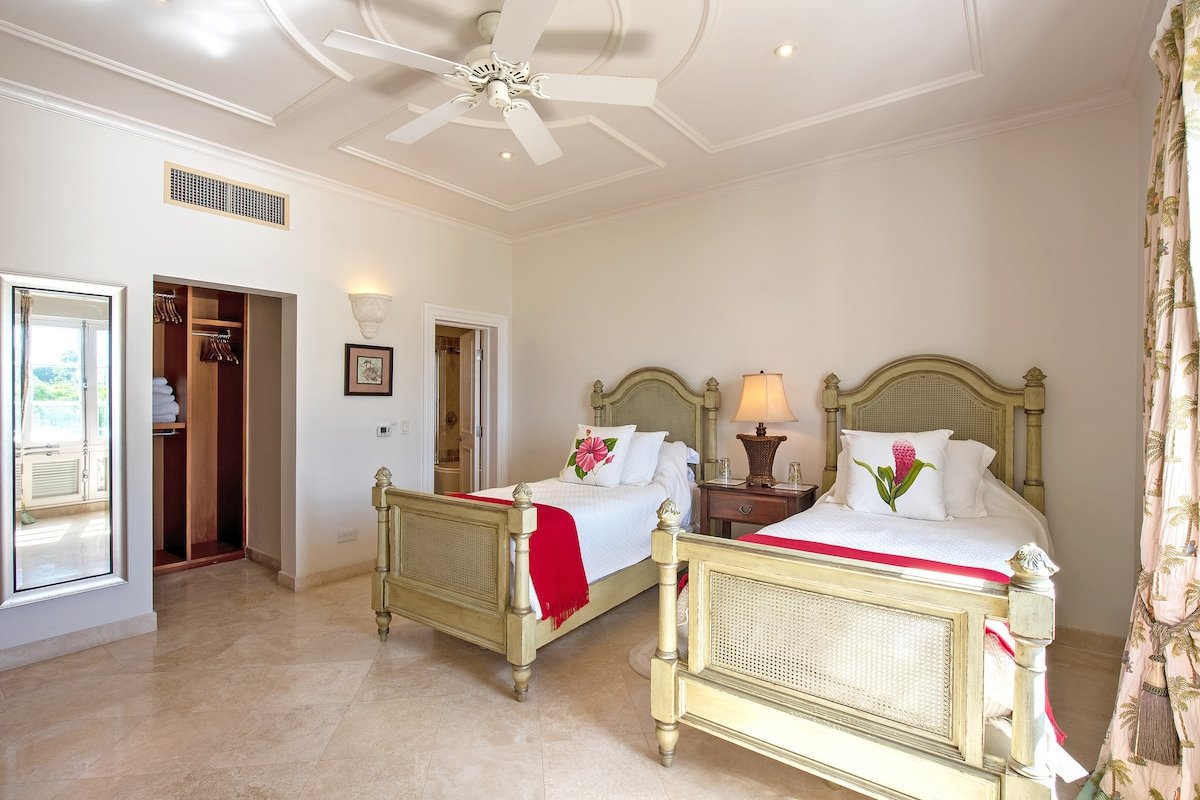 The Penthouse at Schooner Bay gallery image 4