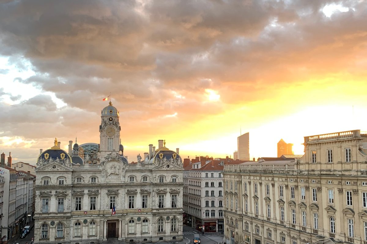 Vue Place des Terreaux gallery image 2