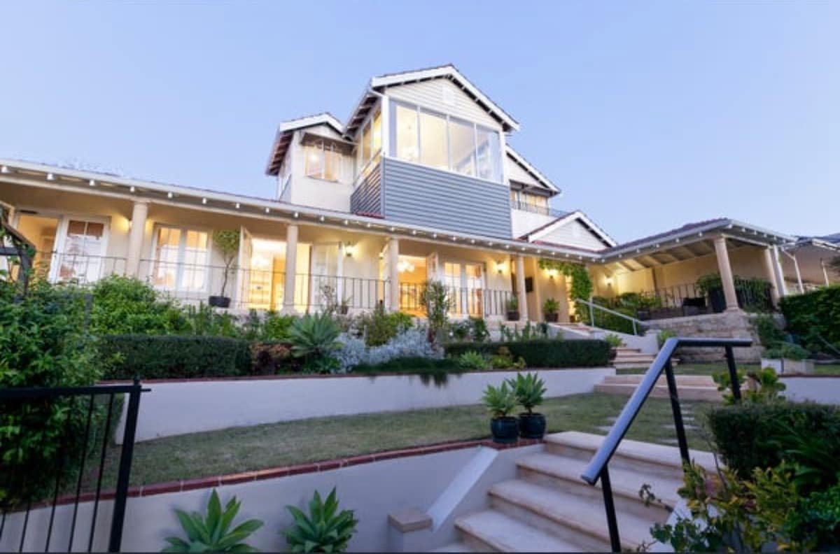 French river-view family house gallery image 2